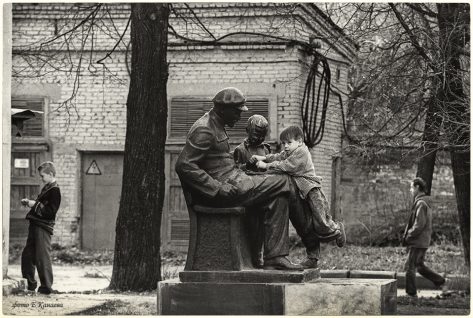 Ленин и дети_Казань_90-е