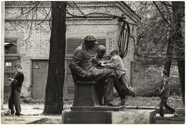 Ленин и дети_Казань_90-е